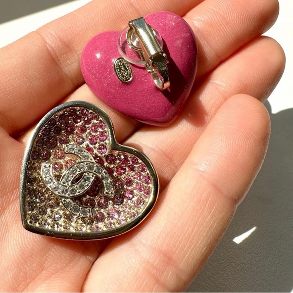 Chanel 2023 Heart Crystal Earrings - Picture 4 of 6
